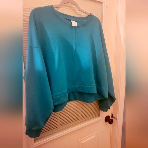 Trendy Women's Large Cropped ALL IN MOTION Over Sized Teal Sweatshirt. 🩵✨️ - Picture 5 of 12